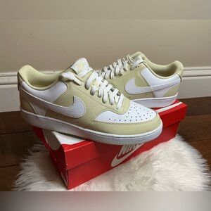 Nike Men's Court Low Vision Light Khaki/White HM9862-200 Size 10.5 NIB